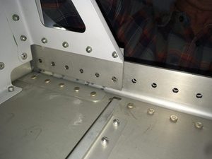 LH wing: Only the bracket holes between ribs 7 and 8 were upsized - these have ample edge clearance (re 2D rule)